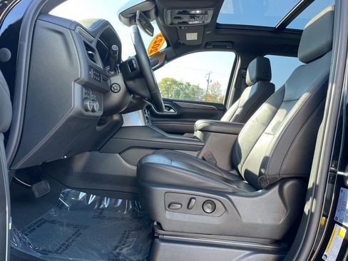 Used 2023 Chevrolet Suburban Z71 w/ Luxury Package image 4