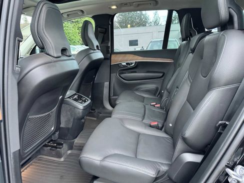 Certified 2025 Volvo XC90 B6 Plus w/ Protection Package Premier image 18