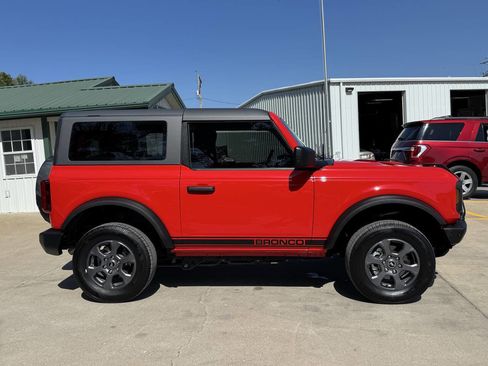 Used 2022 Ford Bronco 2-Door image 3