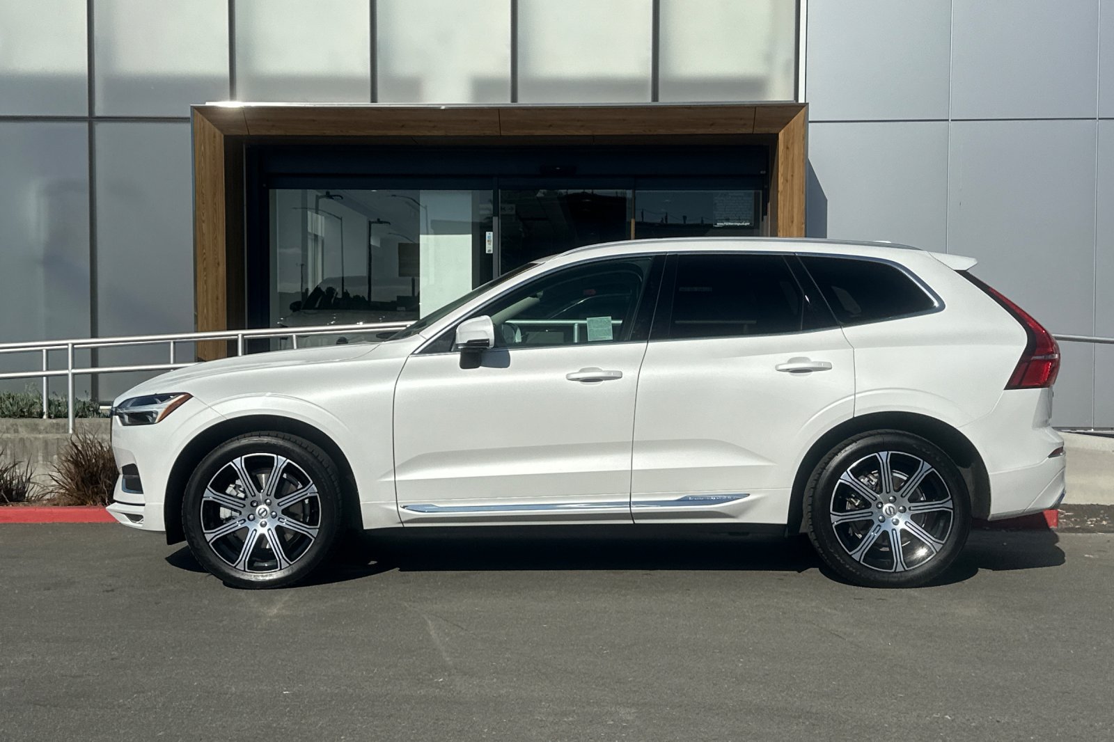 Used 2020 Volvo XC60 T6 Inscription w/ Protection Package Premier AWD/4WD image 5