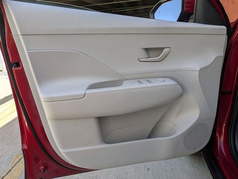 Used 2025 Hyundai Kona SEL FWD image 11