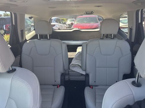 Used 2023 Kia Telluride EX w/ EX Captain's Chair Package image 6