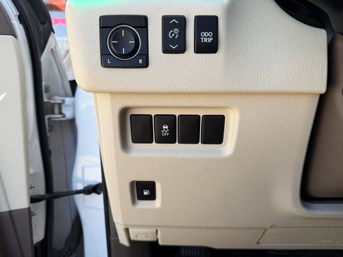 Used 2012 Lexus GX 460 AWD/4WD image 29