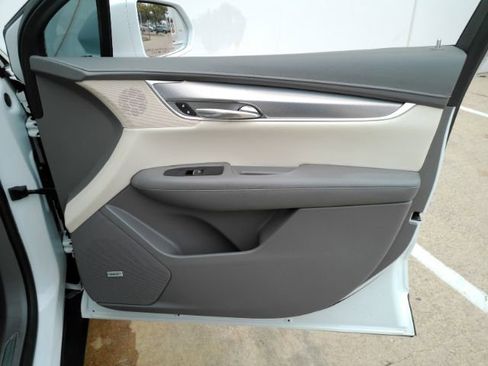 Used 2017 Cadillac XT5 Luxury w/ Driver Awareness Package image 20