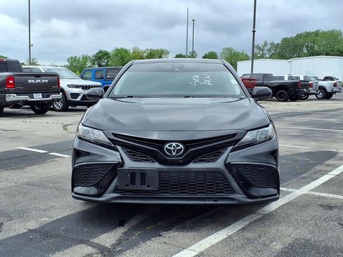 Used 2021 Toyota Camry SE FWD image 2