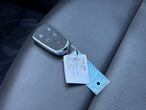 Used 2025 Cadillac XT6 Premium Luxury image 39