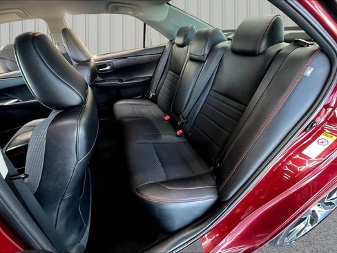 Used 2016 Toyota Camry SE image 21