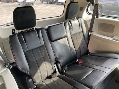 Used 2019 Dodge Grand Caravan SXT image 14