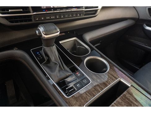 Used 2025 Toyota Sienna Platinum AWD/4WD image 30