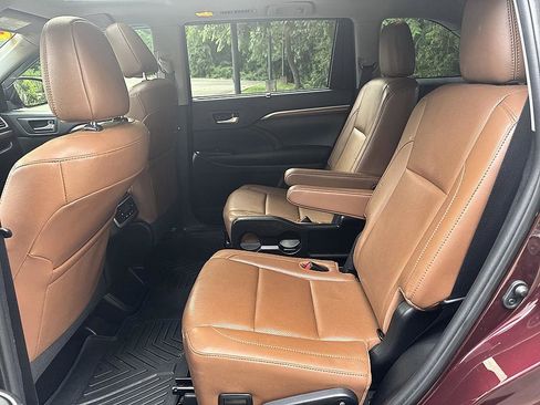 Used 2019 Toyota Highlander Limited AWD/4WD image 12