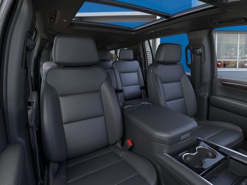 New 2026 Chevrolet Suburban Z71 AWD/4WD image 16