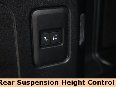 Used 2023 Land Rover Defender 110 SE image 47