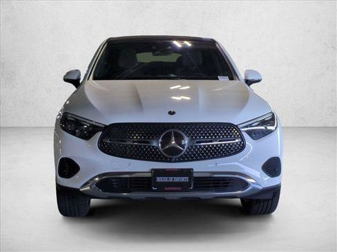 Used 2024 Mercedes-Benz GLC 300 4MATIC image 2