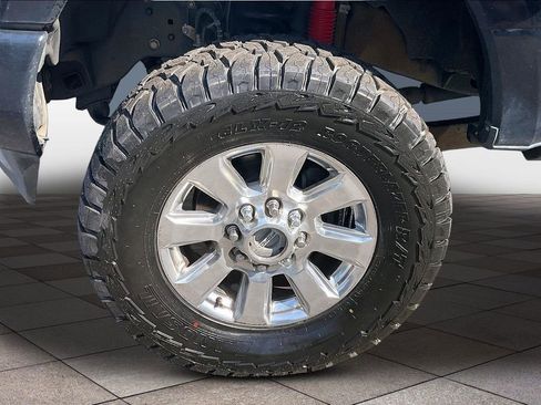Used 2017 Ford F250 Platinum w/ FX4 Off-Road Package AWD/4WD image 9