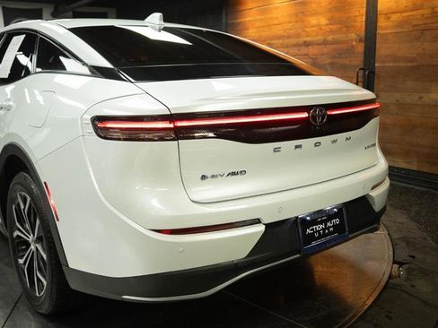 Used 2025 Toyota Crown w/ Carpet Mat Package (TMS) image 6