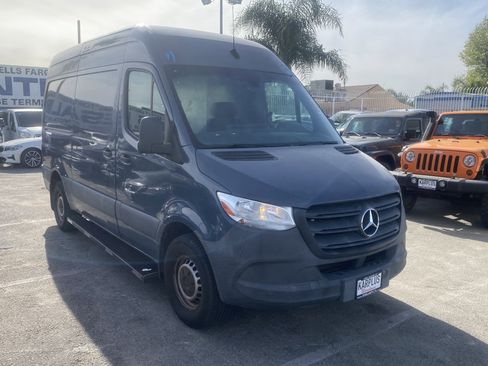 Used 2019 Mercedes-Benz Sprinter 144 image 4