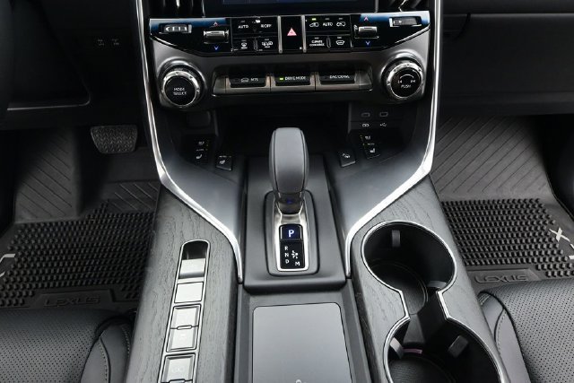 Used 2025 Lexus LX 700h Overtrail AWD/4WD image 8