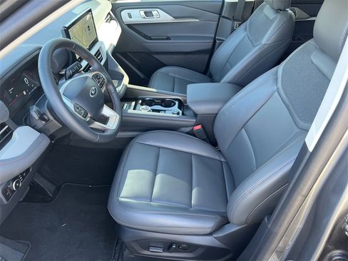 New 2025 Ford Explorer Active w/ Active Comfort Package image 17