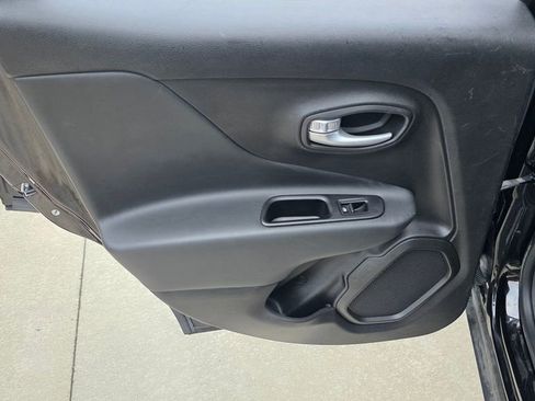 Used 2023 Jeep Renegade Latitude image 21