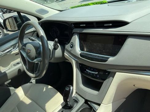 Used 2021 Cadillac XT5 Premium Luxury FWD image 12