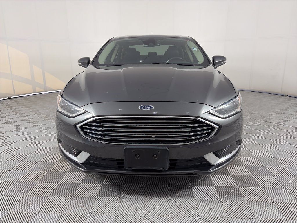 Used 2018 Ford Fusion SE w/ Equipment Group 602A FWD image 2