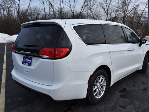 New 2026 Chrysler Voyager LX image 5