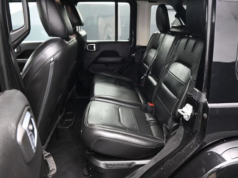 Used 2022 Jeep Wrangler Unlimited Sahara w/ Cold Weather Group AWD/4WD image 27