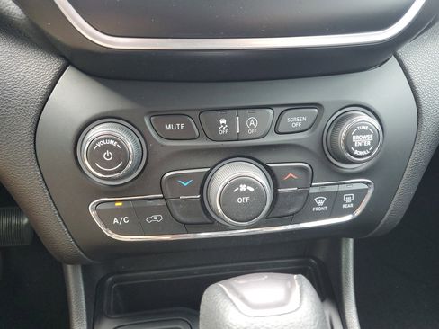 Used 2021 Jeep Cherokee Latitude image 21