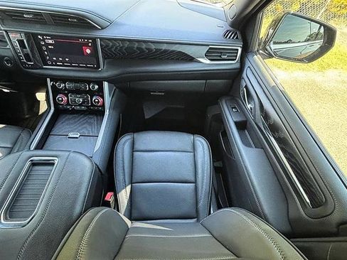 Used 2024 GMC Yukon XL Denali w/ Advanced Technology Package image 12