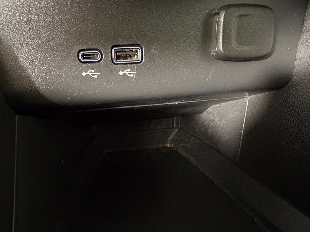 Used 2024 Buick Encore GX Sport Touring FWD image 32