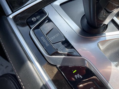 Used 2016 BMW 750i image 39