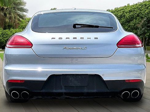 Used 2016 Porsche Panamera S RWD image 3