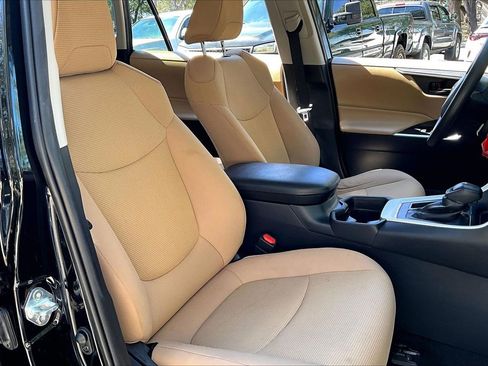 Used 2021 Toyota RAV4 LE image 26