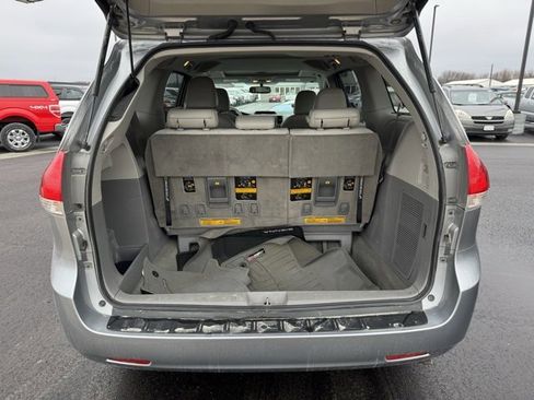 Used 2013 Toyota Sienna XLE image 41