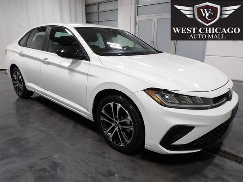 Used 2025 Volkswagen Jetta Sport image 1