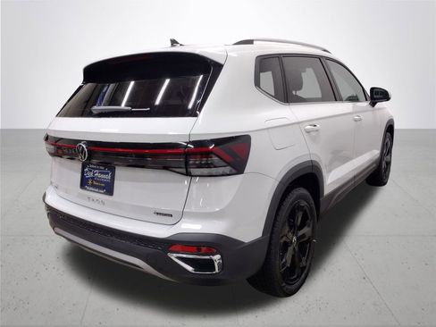 New 2025 Volkswagen Taos SEL image 12