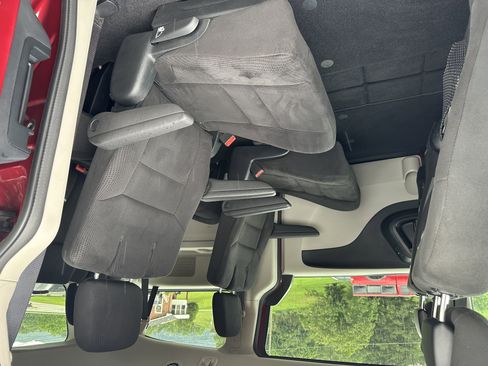 Used 2015 Dodge Grand Caravan SXT FWD image 12