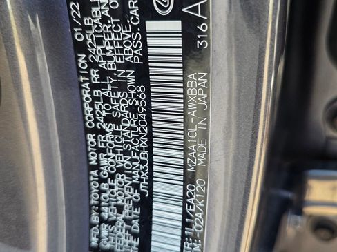 Certified 2022 Lexus UX 200 w/ Accessory Package (Z2) image 33