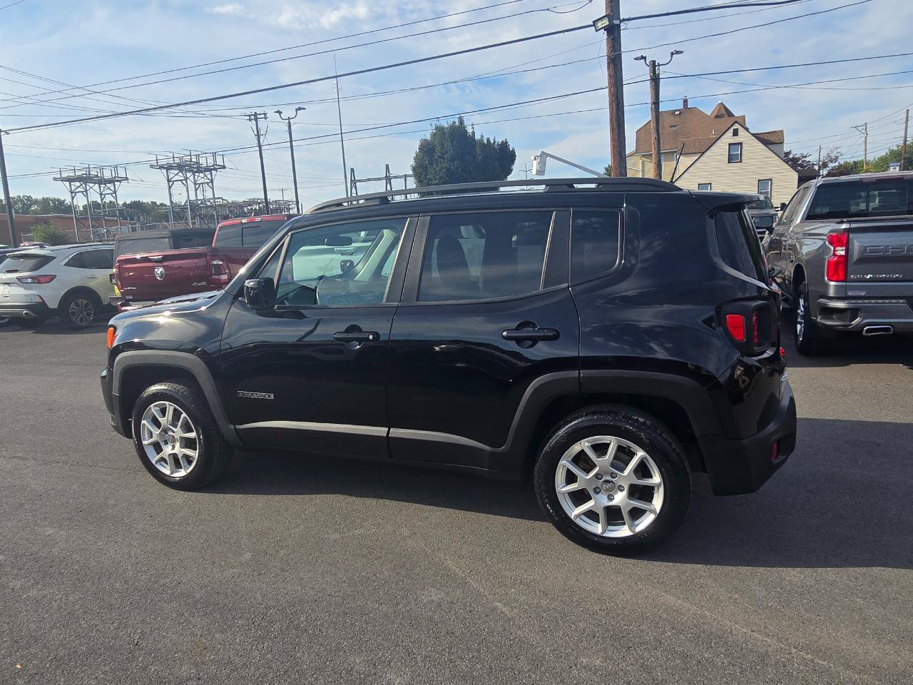 Used 2019 Jeep Renegade Latitude AWD/4WD image 4