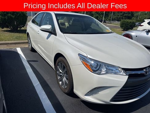 Used 2017 Toyota Camry XLE w/ Moonroof Package FWD image 3