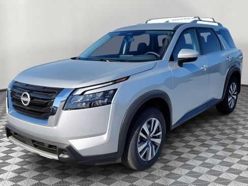 New 2025 Nissan Pathfinder SL image 1