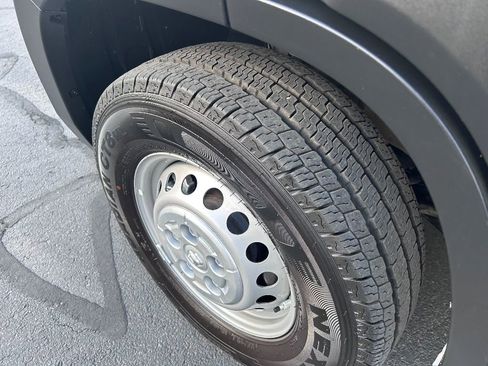 Used 2025 RAM ProMaster 2500 w/ Convenience Group image 11