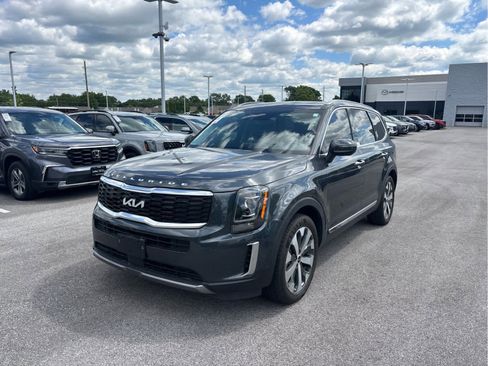 Used 2022 Kia Telluride S AWD/4WD image 2