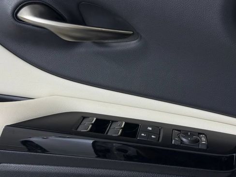 Used 2024 Lexus ES 350 w/ Premium Package FWD image 19