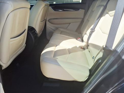 Used 2017 Cadillac XT5 FWD image 17