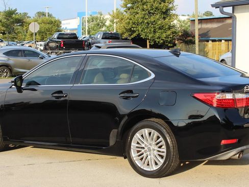 Used 2015 Lexus ES 350 w/ Luxury Package FWD image 3