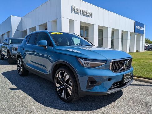 Certified 2023 Volvo XC40 B5 Plus w/ Driver Assist Package AWD/4WD image 2