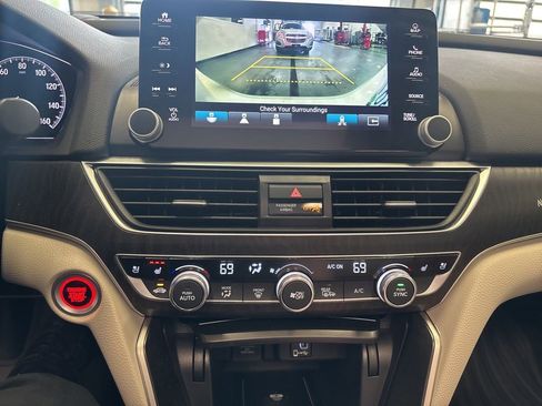 Used 2020 Honda Accord Touring image 4