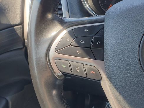 Used 2020 Jeep Grand Cherokee Laredo AWD/4WD image 13