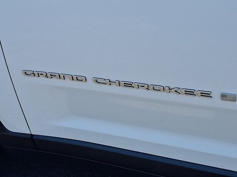 Used 2023 Jeep Grand Cherokee Limited AWD/4WD image 30